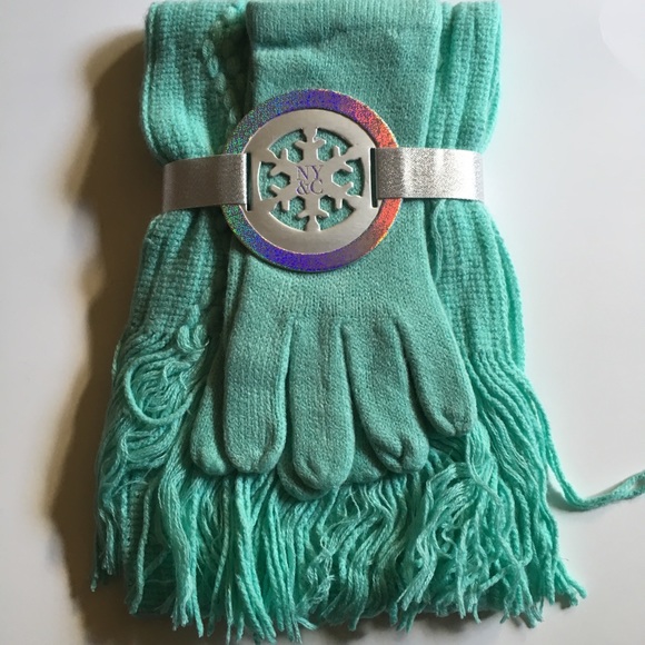 NWT NYC Scarf & Gloves - Picture 6 of 6